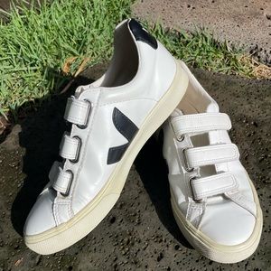 Veja 3 lock Esplar leather sneaker good condition